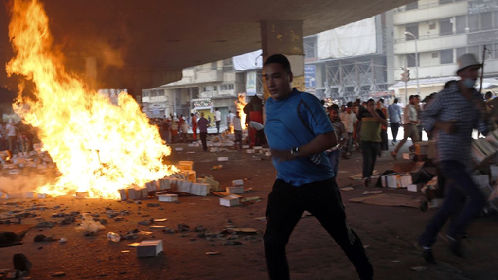 El caos y los episodios de violencia se apoderan de El Cairo