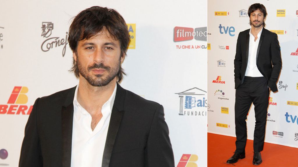 Hugo Silva, sin corbata: un galán seductor