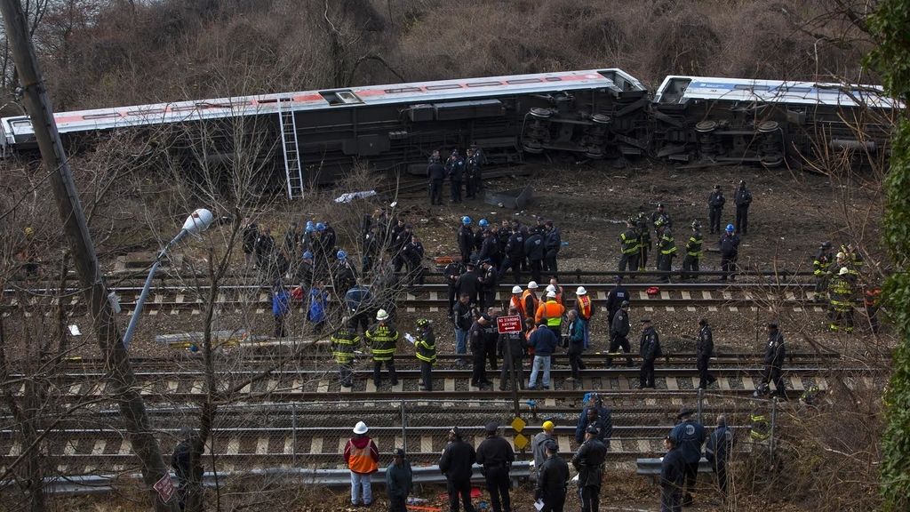 Descarrila un tren de pasajeros en Nueva York