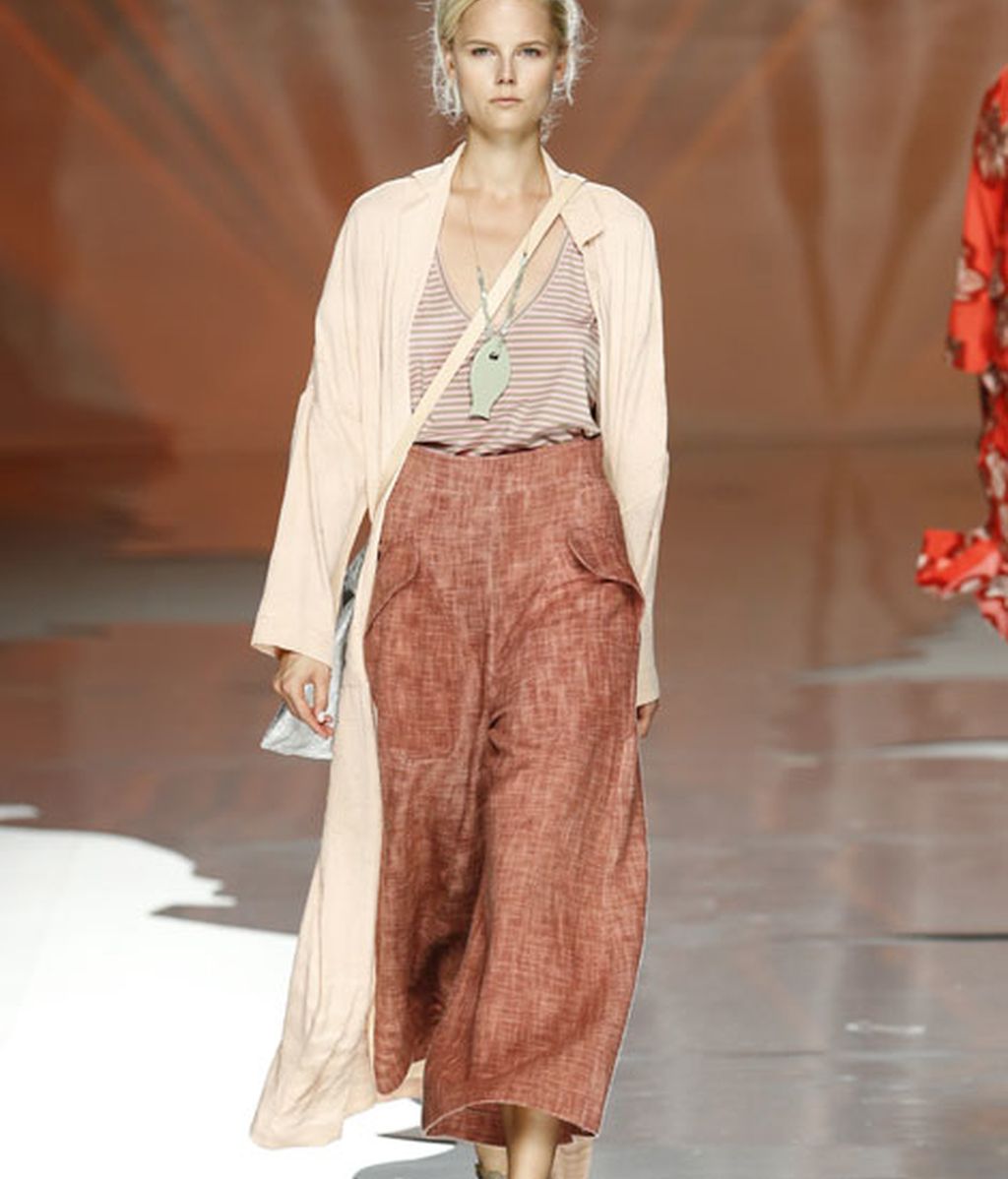 Siluetas fluidas y prints marineros