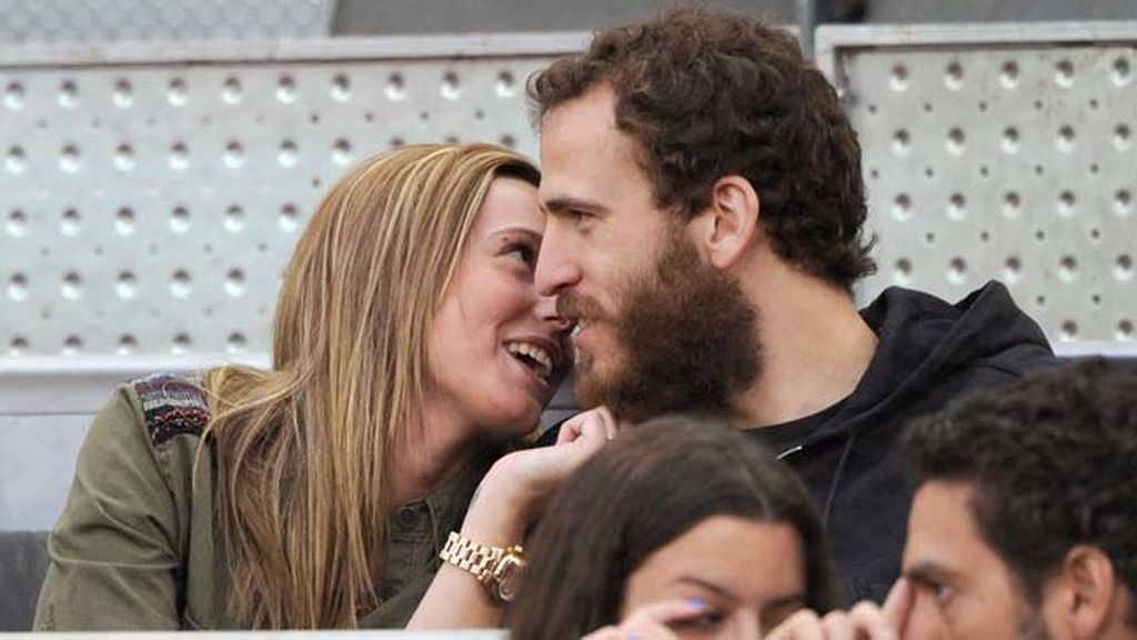 El jugador de baloncesto Sergio Rodríguez junto a una amiga