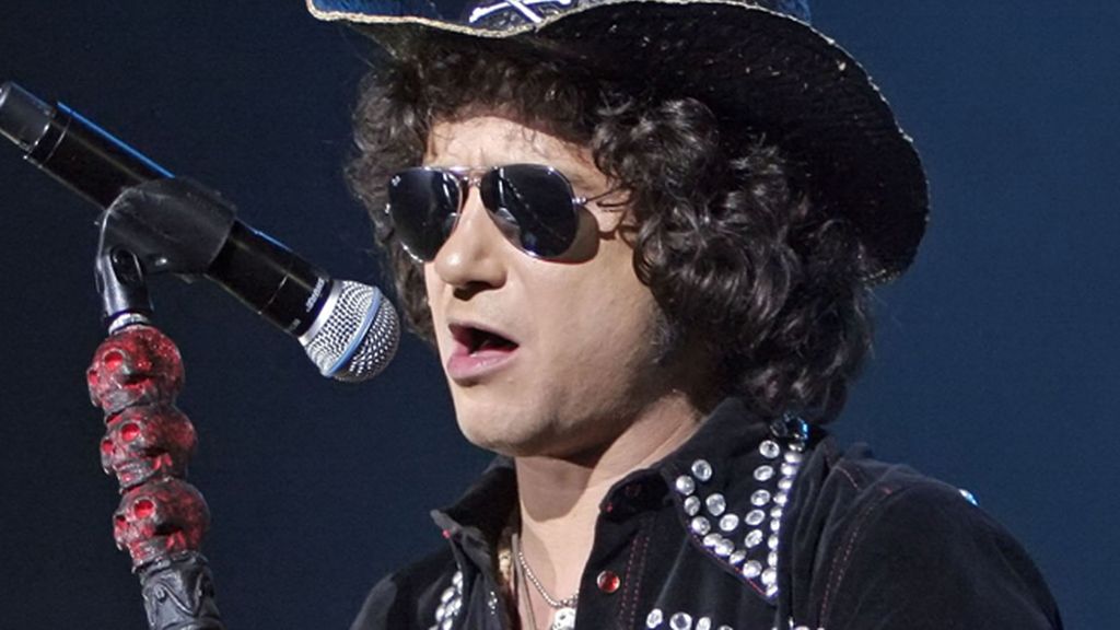 Enrique Bunbury, del odio al amor en el rock nacional