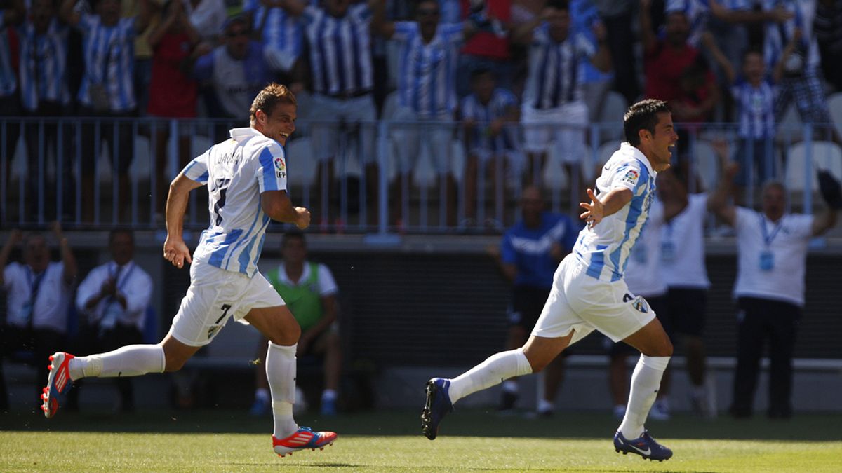Los jugadores del Málaga Saviola y Joaquin en el partido contra el Levante. Foto: Reuters