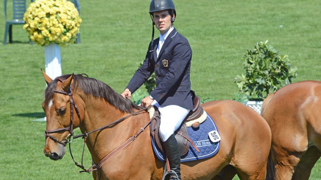 Marta Ortega y el pequeño Amancio Álvarez animan a papá en los caballos