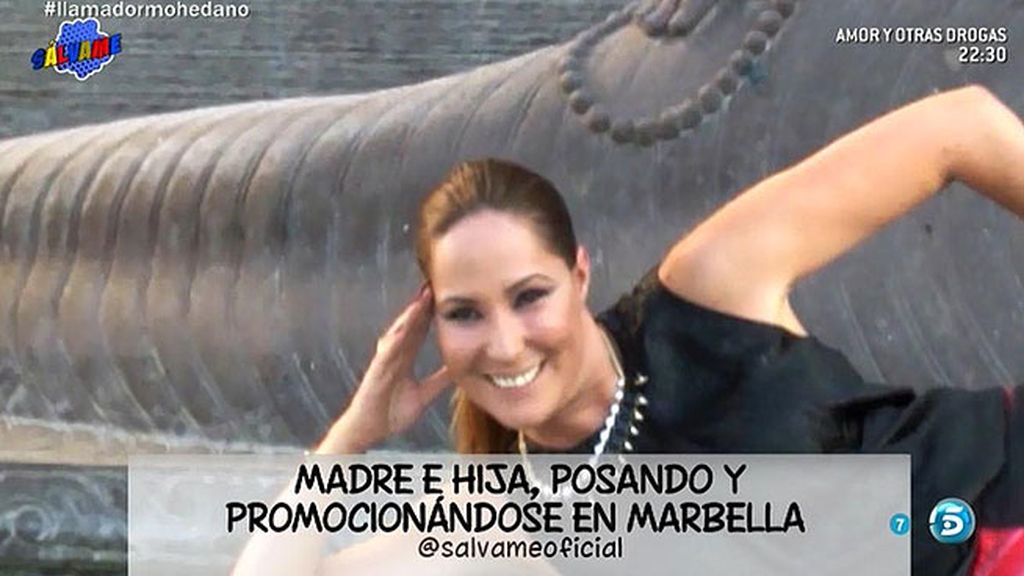 Madre e hija posan en Marbella
