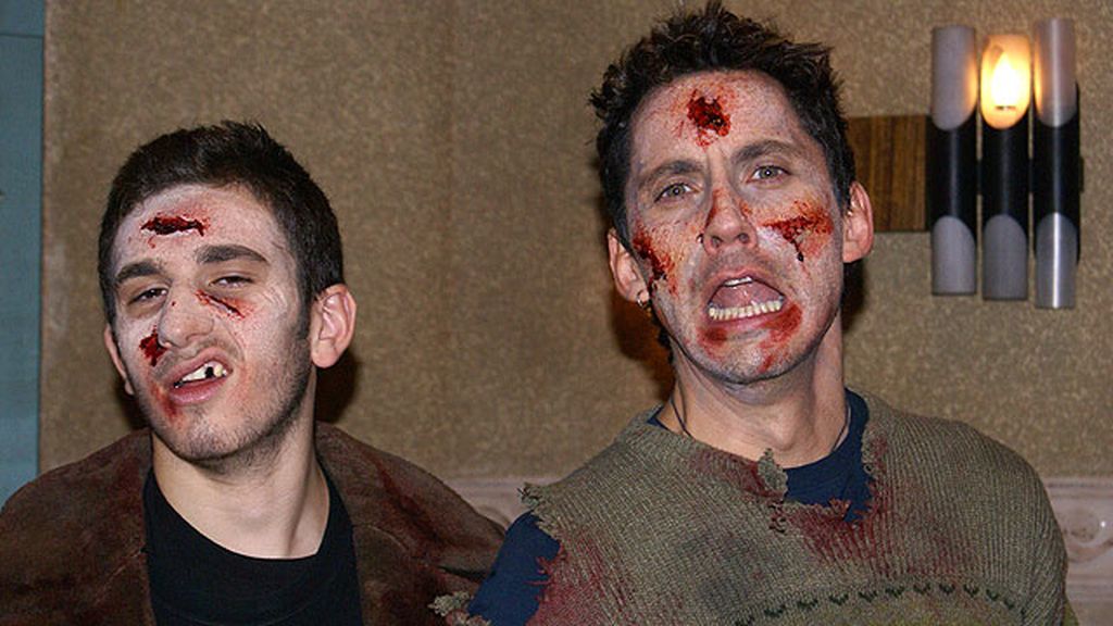 Paco León y David Castillo, caracterizados de muertos vivientes en el capítulo 200