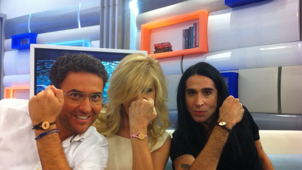 Bibiana, Maxim y Vaquerizo tocan madera