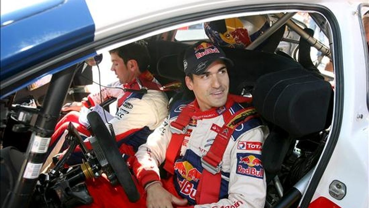 El piloto Dani Sordo (d) y su copiloto Diego Vallejo tras la primera etapa de la segunda jornada del Rally RACC Cataluña-Costadorada, el pasado mes de octubre. EFE/Archivo