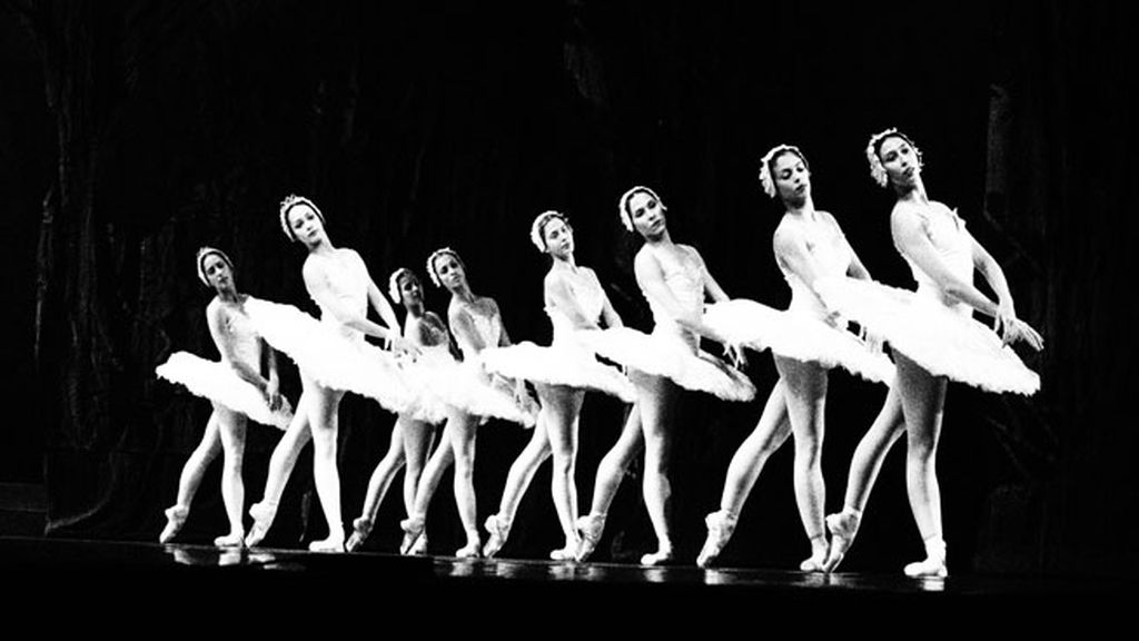 El ensayo general de 'El Lago de los Cisnes' de Alonso, foto a foto