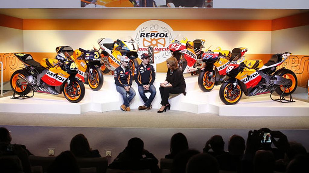 Marc Márquez y Dani Pedrosa soplan las 20 velas de Repsol y Honda en el Mundial