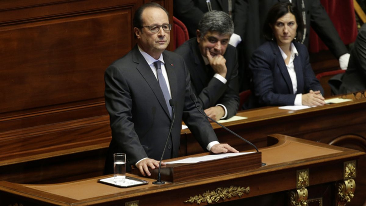 Hollande se dirige a los diputados y senadores de la República en respuesta a los ataques del Estado Islámico