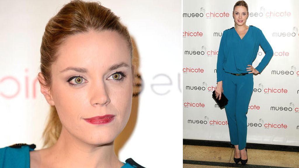 Carolina Bang llevó un 'jumpsuit' azul