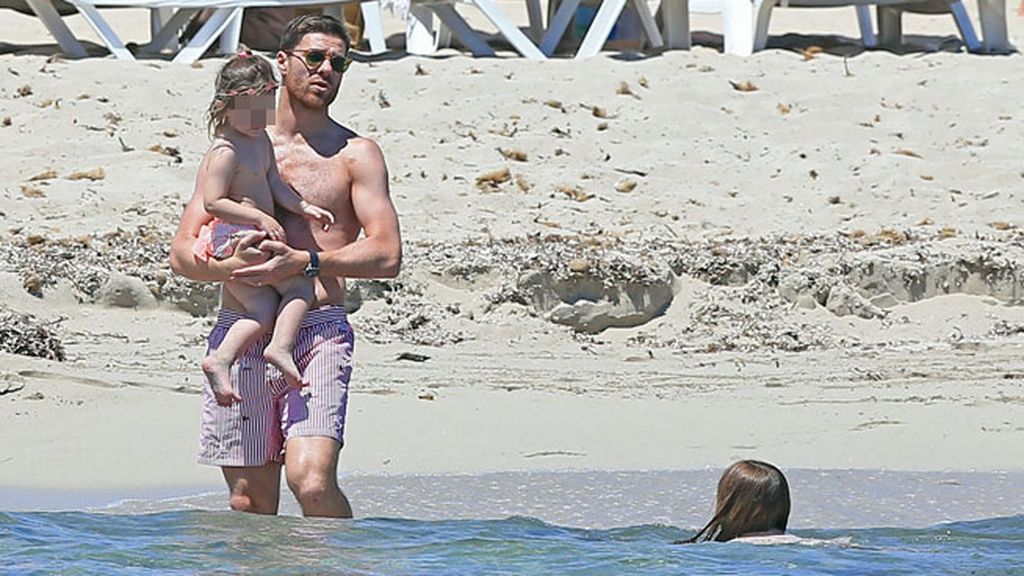 Baños en el mar, juegos con la arena, ‘tumboning’… así se lo han montado