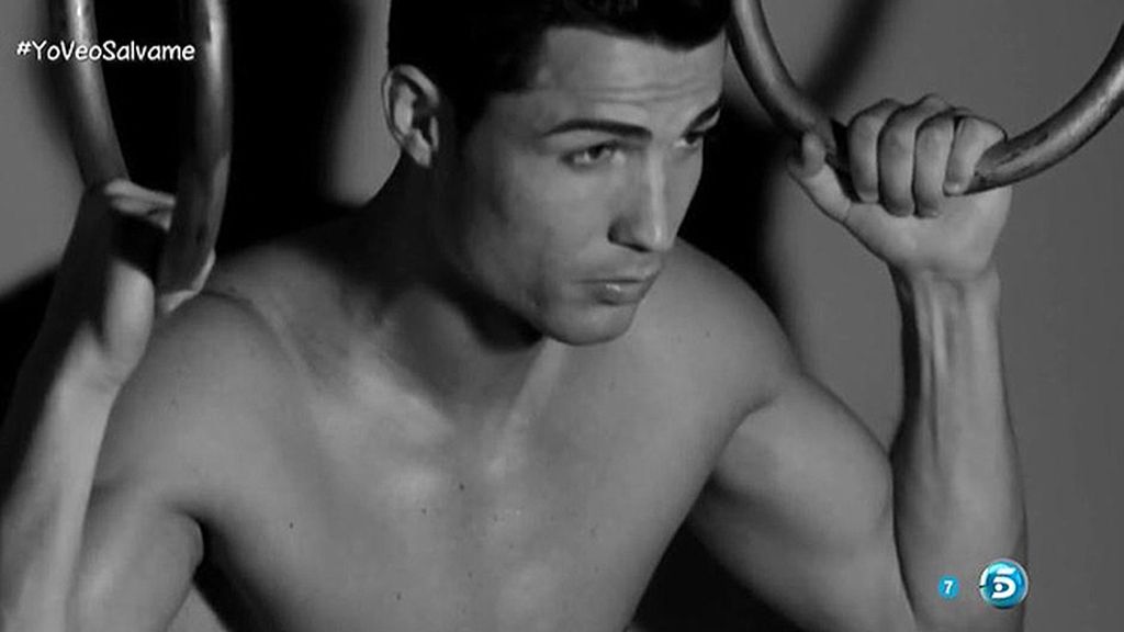 El futbolista demuestra en una sesión de fotos lo bien que lleva los 30