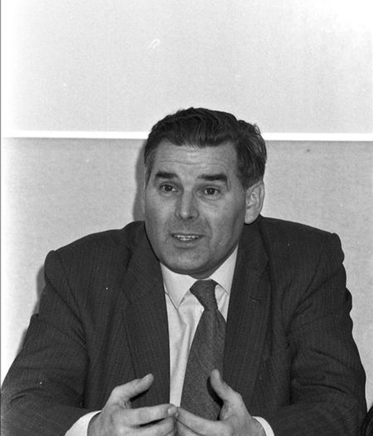 Fotografía de archivo tomada el 19 de diciembre de 1984 que muestra al obispo de Brujas Roger Vangheluwe durante la rueda de prensa posterior a su designación como tal. La Iglesia católica no juzgará al ex obispo de Brujas por abusar de un menor. EFE/Archivo Fotografía de archivo tomada el 19 de diciembre de 1984 que muestra al obispo de Brujas Roger Vangheluwe durante la rueda de prensa posterior a su designación como tal. La Iglesia católica no juzgará al ex obispo de Brujas por abusar de un menor. EFE/Archivo