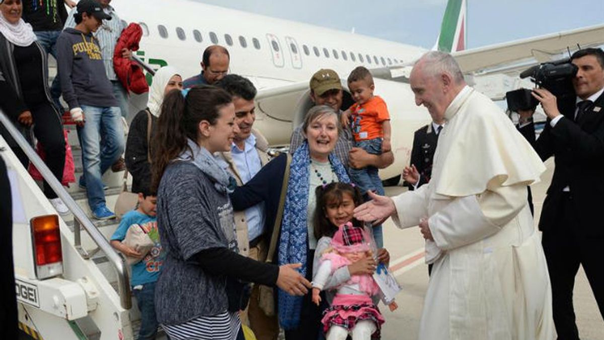 Papa Francisco con refugiados sirios musulmanes acogidos