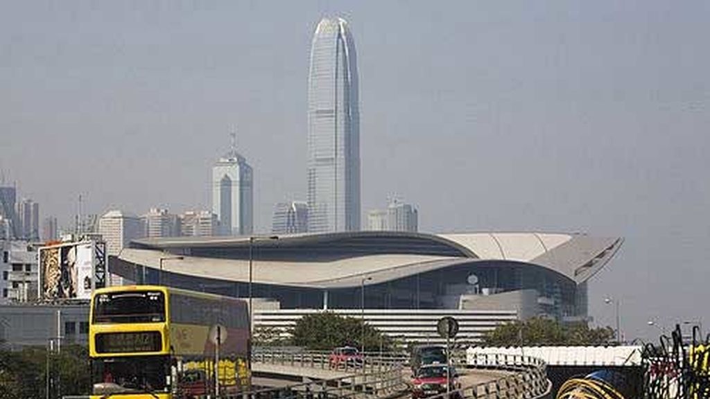 Two International Finance Centre (Hong Kong): 415 metros