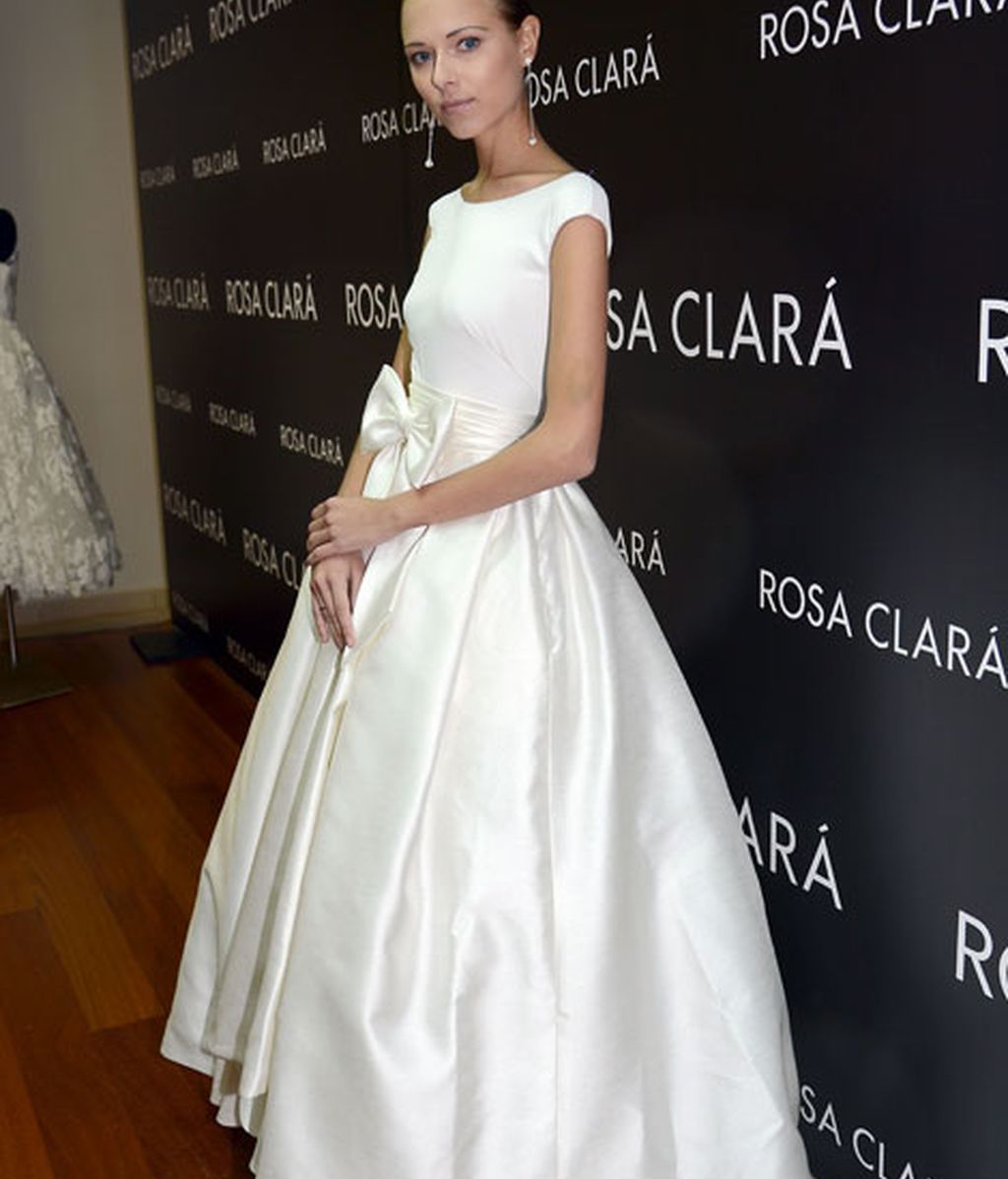 Dasha Kapustina, la novia de Fernando Alonso, ya se prueba trajes de novia