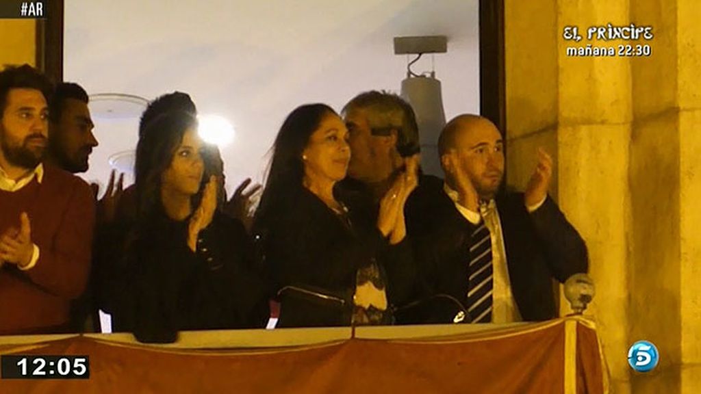 Isabel Pantoja siguió la procesión al lado de Kiko y Anabel