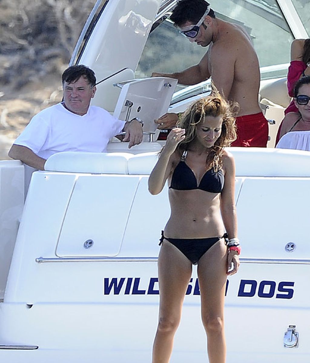 'Busta' y Paula, enamorados en Ibiza como el primer día