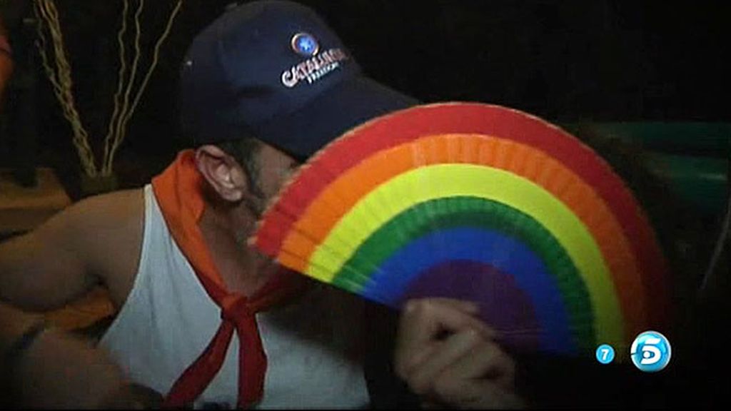 Víctor Sandoval aprovecha su primera noche en 'Campamento de verano'