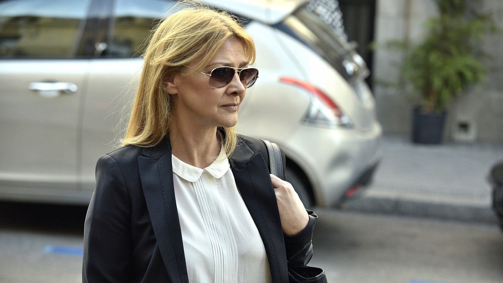 Amparo Larrañaga acude a la capilla ardiente