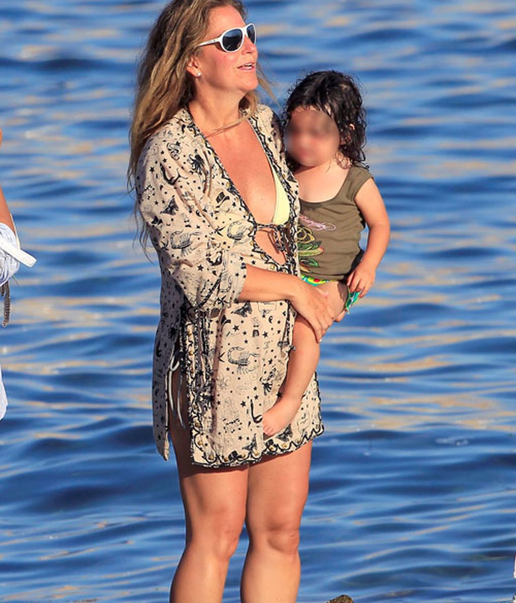 David Meca enseña a chapotear a Blanca Cuesta y Borja Thyssen