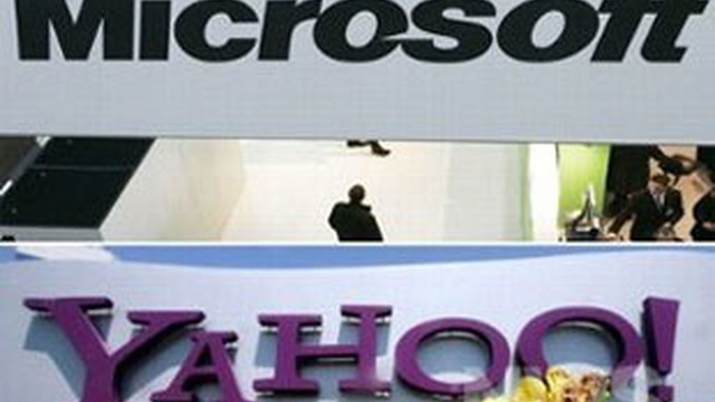 Microsoft está analizando lanzar una oferta para comprar a Yahoo! Microsoft está analizando lanzar una oferta para comprar a Yahoo!