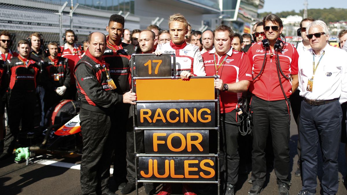 Los compañeros de equipo de Jules Bianchi rezan por él