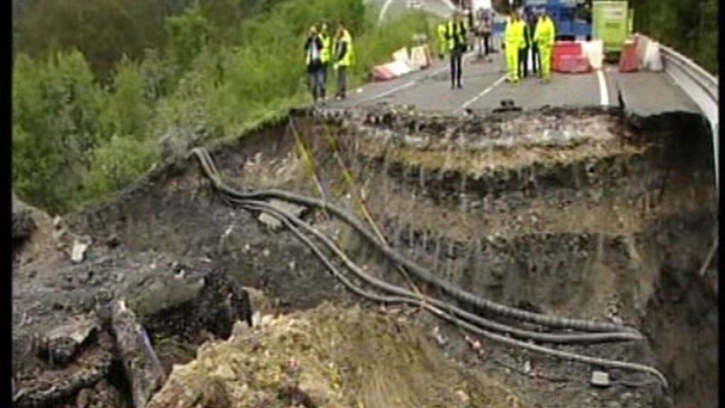 Cortada la carretera nacional entre Galicia y Asturias