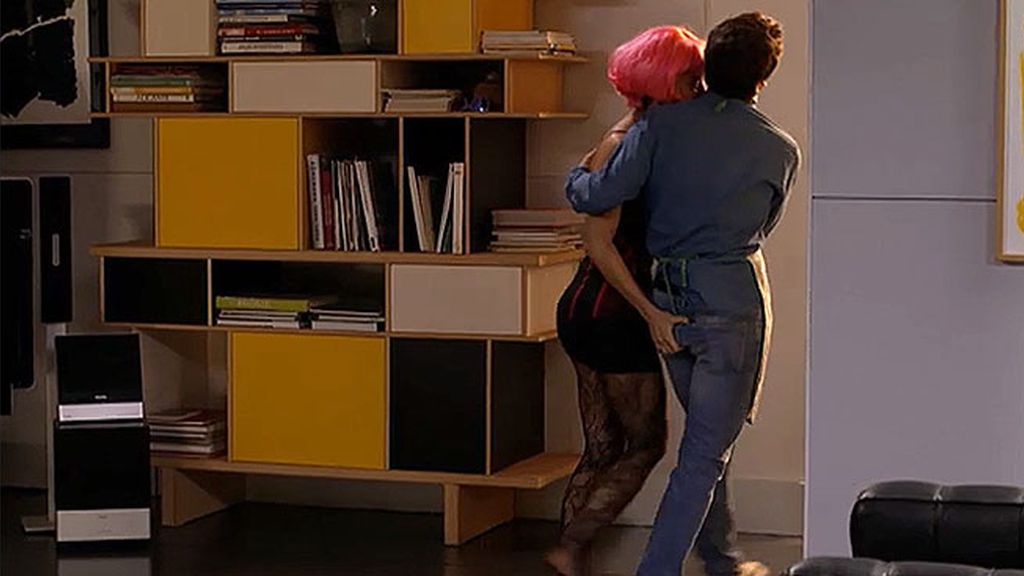 Malena cree que lo que escribe no sirve y decide vivir nuevas experiencias