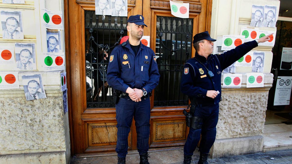La policía custodia la casa de González Pons
