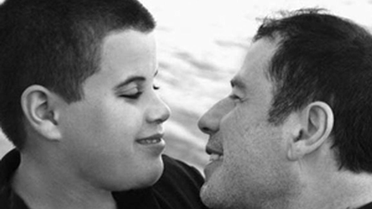 Jett Travolta en una imagen de archivo con su padre John Travolta. Foto: Travolta.com.
