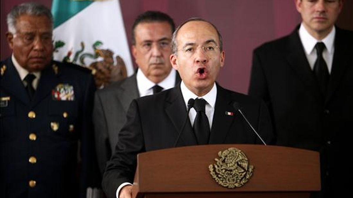 El presidente Felipe Calderón hizo varios anuncios que desde la oposición y los medios se han tildado de electoralistas, como la supresión de un impuesto sobre los automóviles y un balance positivo de la generación de empleos. EFE
