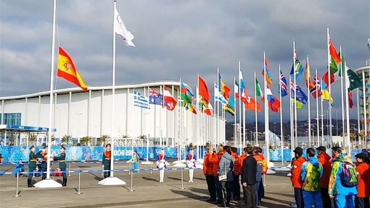 Izada la bandera española en la Villa Olímpica de Sochi