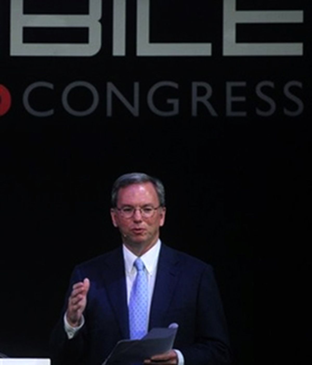 El CEO de Google, Eric Schmidt, en el Mobile World Congress de Barcelona durante su conferencia en la que aludió a Nokia. Foto AP