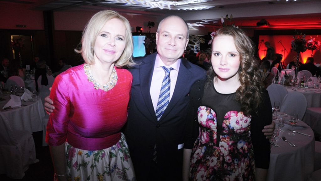 Jana Szokolayová y su hija junto al Profesor Rubén Bild