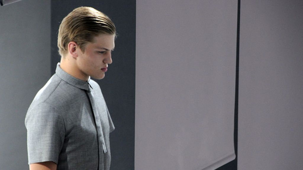 El modelo Sebastian Sauve fue una de las estrellas del desfile