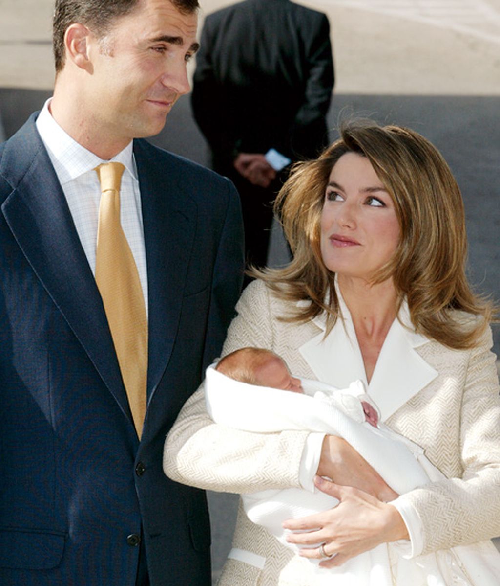 Su primera hija, la Infanta Leonor (octubre de 2005)