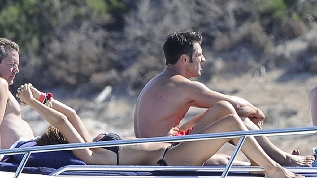 'Busta' y Paula, enamorados en Ibiza como el primer día