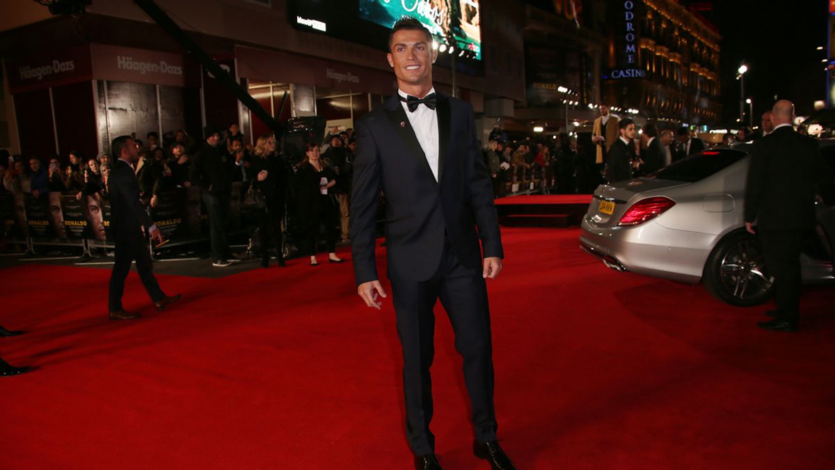 Cristiano Ronaldo se alza con el Balón de Oro de Facebook