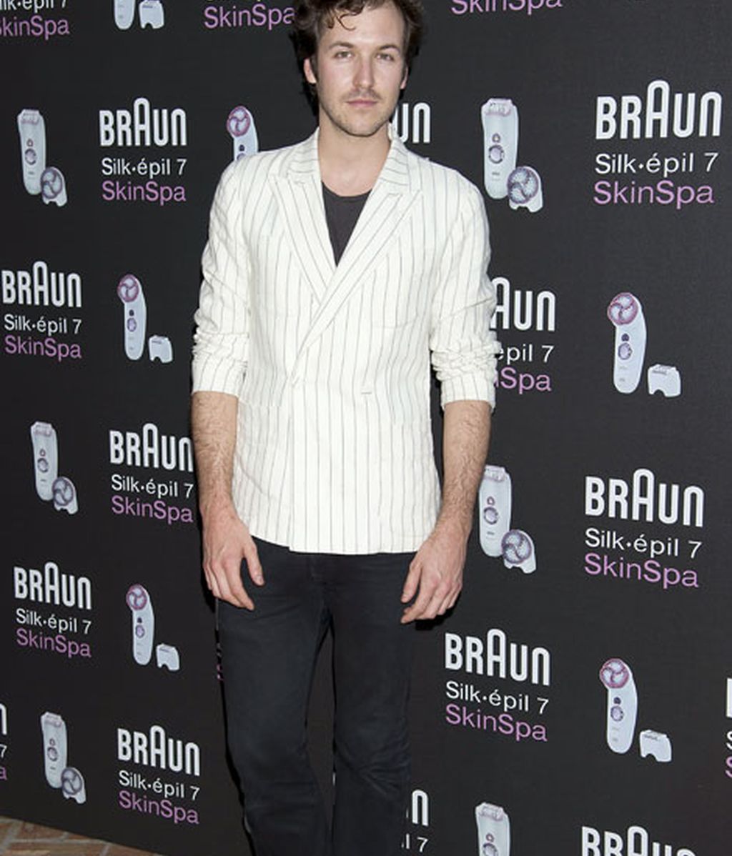 Jorge Suquet, zapatillas y americana