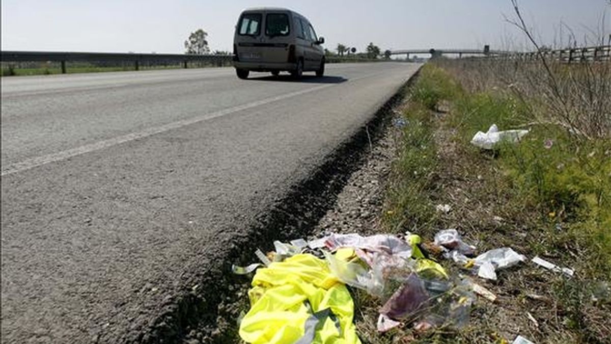 Un hombre ha muerto esta mañana en Alfarràs (Lleida) al salirse de la vía el turismo en el que viajaba, cuyo conductor ha sido detenido por circular ebrio y drogado y carecer de carné. EFE/Archivo