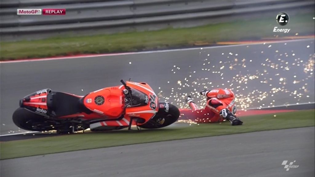 El italiano, por el suelo en el circuito de Sachsenring