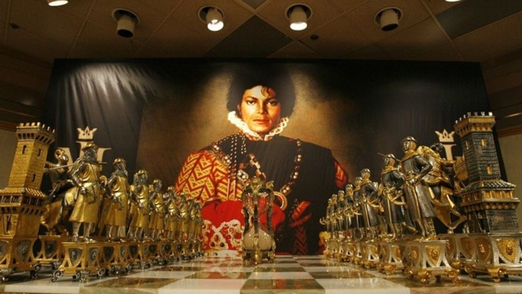 SUBASTA DE SUS OBJETOS MÁS QUERIDOS