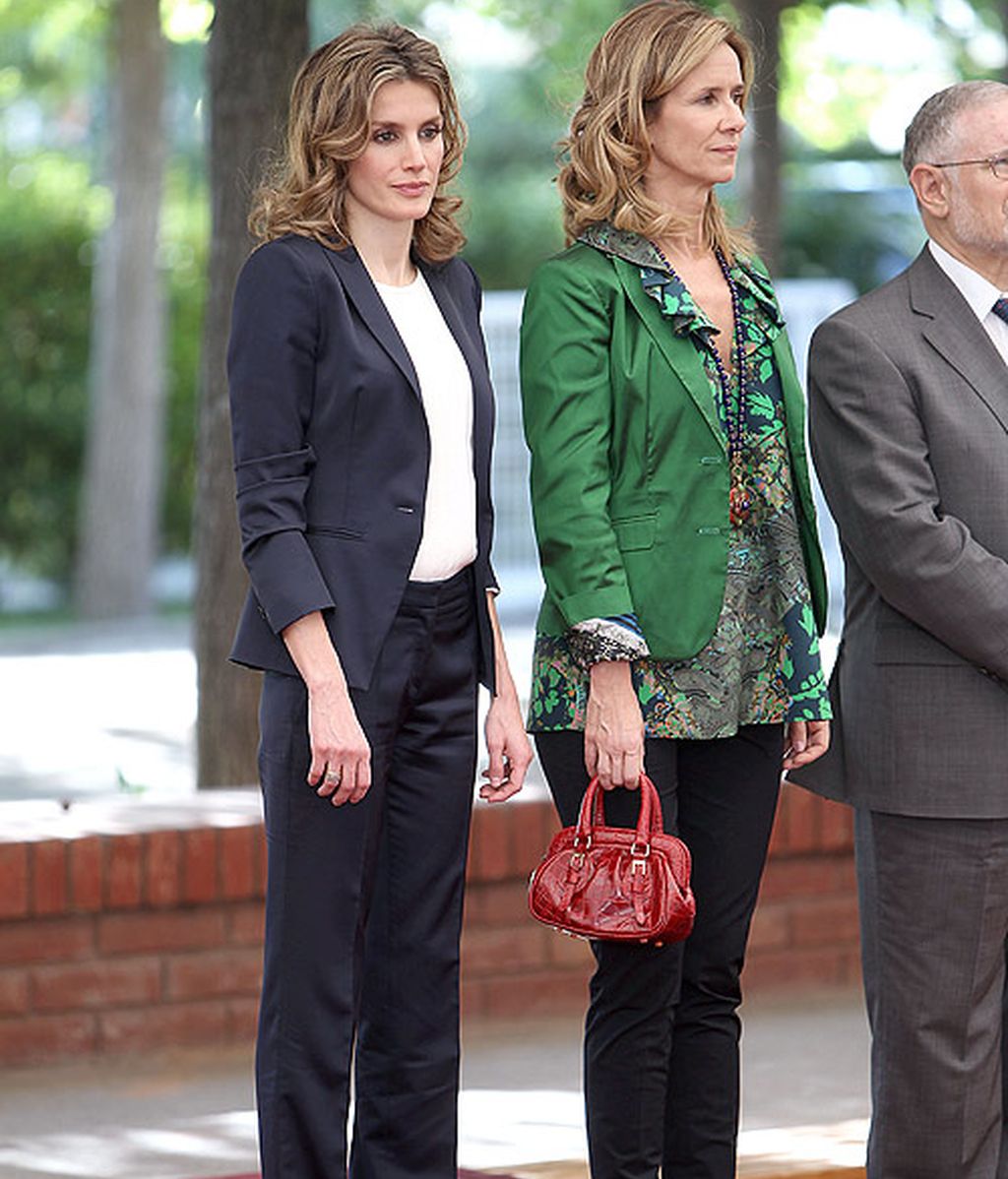 Letizia, manga 3/4 y ondulaciones; ¿Se esconde ahora?