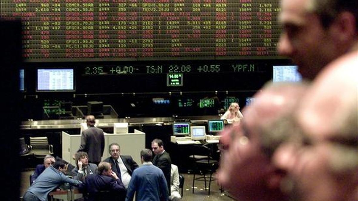 La rueda bursátil de Buenos Aires bajó 0,24% y el Merval cayó a 3.604,80 unidades. El volumen de negocios totalizó 105,6 millones de pesos argentinos (26,4 millones de dólares). EFE/Archivo La rueda bursátil de Buenos Aires bajó 0,24% y el Merval cayó a 3.604,80 unidades. El volumen de negocios totalizó 105,6 millones de pesos argentinos (26,4 millones de dólares). EFE/Archivo