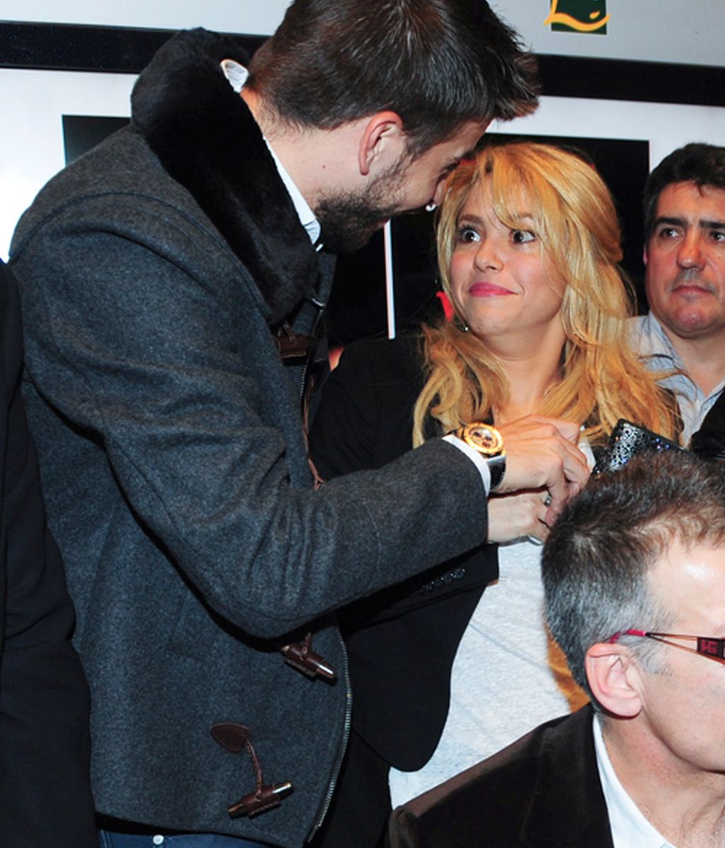 Gerard Piqué se lleva a Shakira a la presentación del libro de su padre