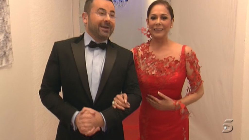 La tonadillera, radiante de rojo