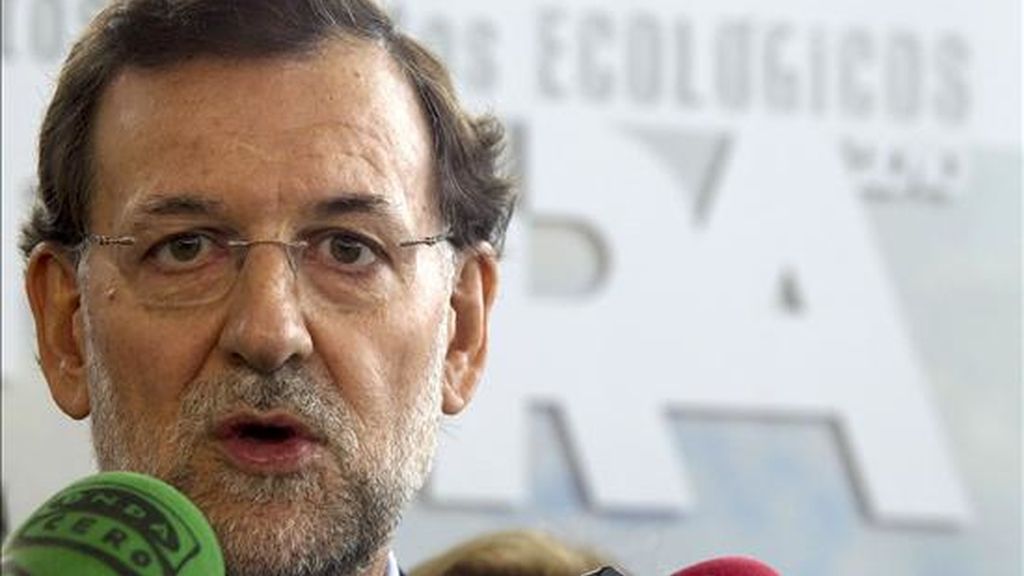 El presidente del Partido Popular, Mariano Rajoy atiende a la prensa druante la visita que ha realizado hoy a la Feria Ecocultura que se celebra en Zamora. FE El presidente del Partido Popular, Mariano Rajoy atiende a la prensa druante la visita que ha realizado hoy a la Feria Ecocultura que se celebra en Zamora. FE